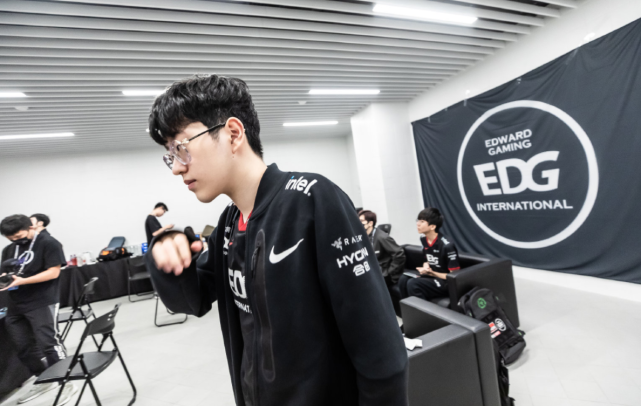 头球破门 头球破门