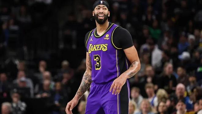 球员本人以 球员本人以