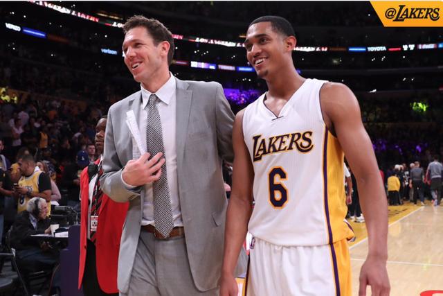 此举并非单 此举并非单